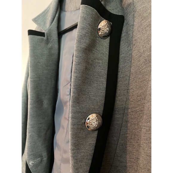 Blazer - Picture 4 of 7